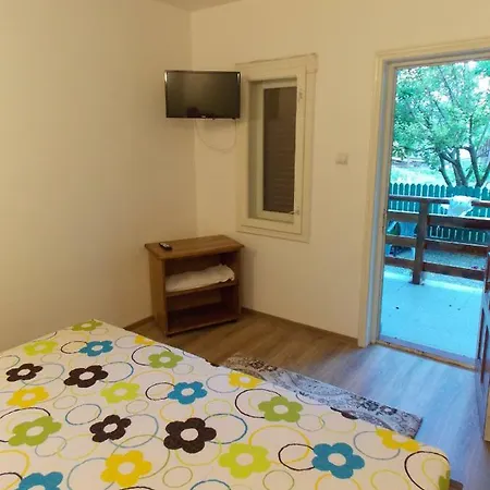Casa Cu Flori *